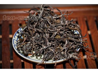 贺开大树两百多年散体的茶2023年(生茶) – Большие чайные деревья Хэ Кай (>200 лет)