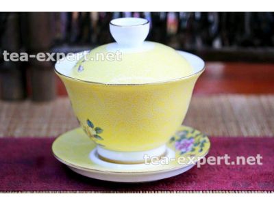 "黄色的盖碗"140毫升(景象:蔷薇) Qiangwei "Жёлтая гайвань" (рис. розы)