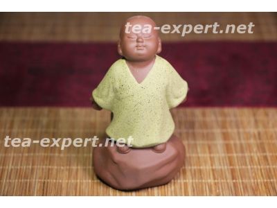 纪念品茶像"幻空童子"(黄色的衣服) Huan Kong Tongzi "Маленький монах мечтает"